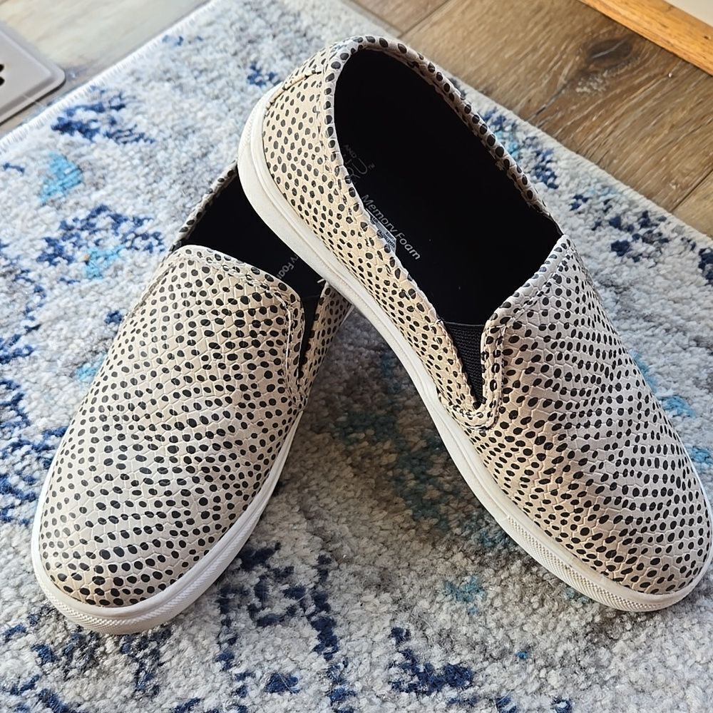 Womens TIME and TRU Animal Print Twin Gore Low Top Slip On Shoes / Size 6 - Picture 5 of 16